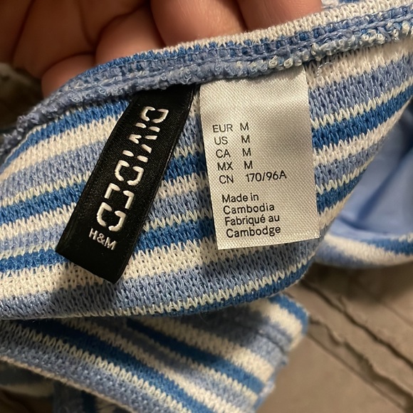 M fits L too, Brand H&M, baby blue and white - Picture 3 of 3